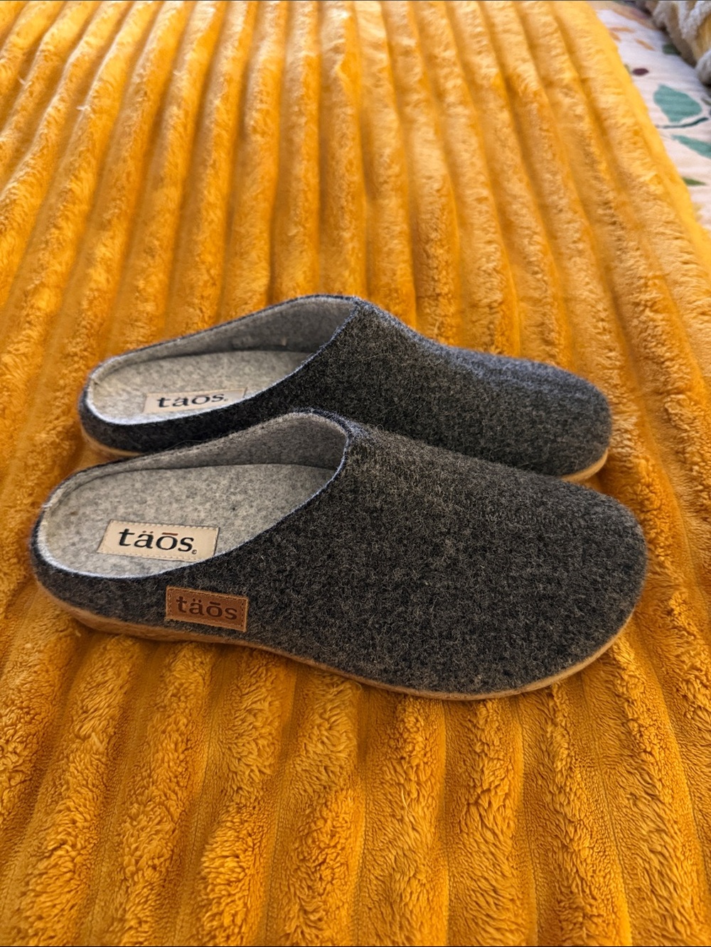 Taos wool women’s mule size 10